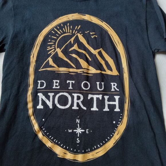 Gildan Black Unisex Detour North Indie Alternative Graphic Band Tee Adult Small - Picture 10 of 12